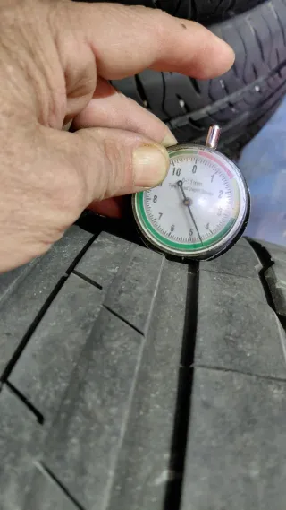 Neumático 275/40/19