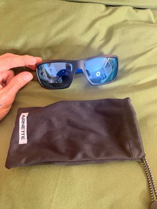 Gafas de sol Arnette negras y azules