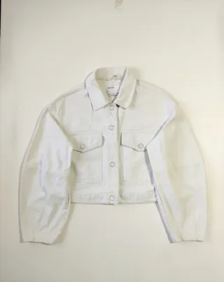 Chaqueta vaquera corta Bershka blanca