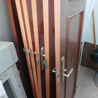6 Puertas de madera maciza