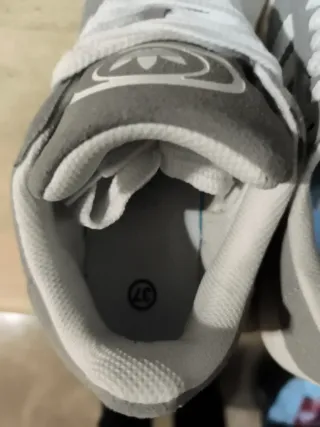 Deportivas Adidas niño/niña grises y blancas