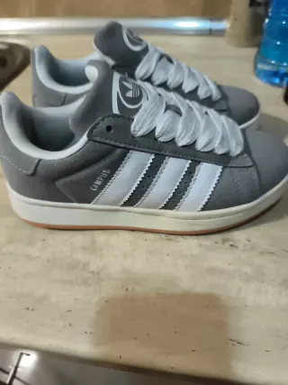 Deportivas Adidas niño/niña grises y blancas