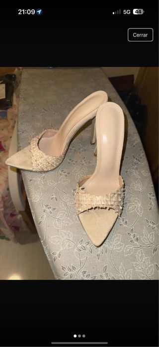 Zapatos de tacón beige