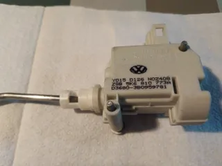 Motor apertura tapa combustible