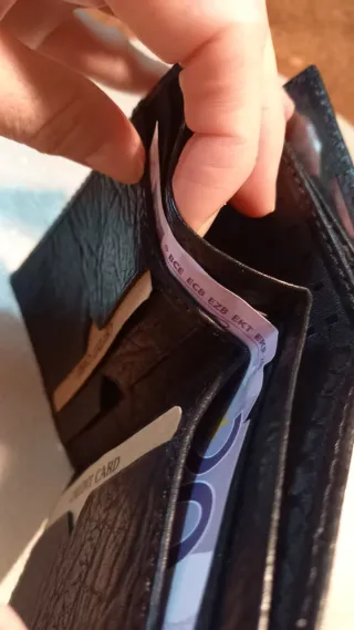 Cartera de piel  de hombre nueva!