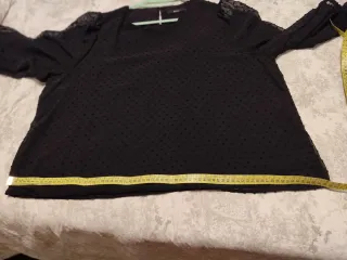 Blusa negra de fiesta con manga abullonada