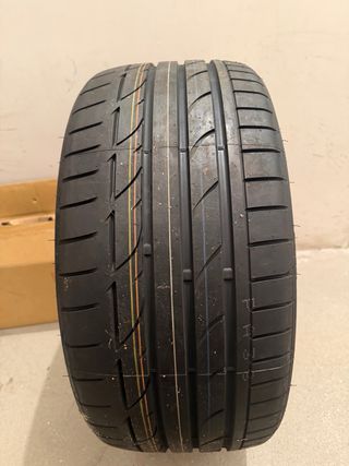 Bridgestone Potenza S001 245/35 R19 93Y XL