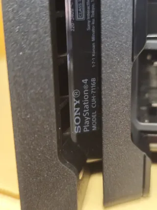 PS4 Pro 1TB Negra + Mando y Cables