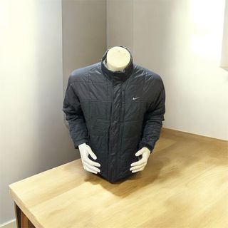 Chaqueta Nike Acolchada Negra Bordada