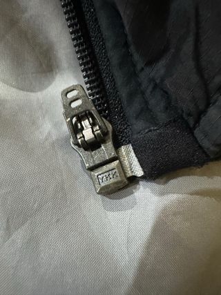 Chaqueta Nike Acolchada Negra Bordada