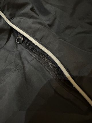 Chaqueta Nike Acolchada Negra Bordada