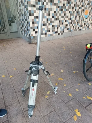 Trípode de topografía