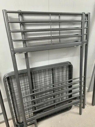 Cama litera Ikea Svarta Gris Metal + dos colchones