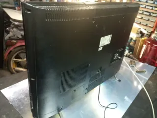 TV Grundig 32 Negra y Plateada,