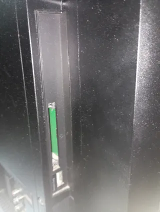 TV Grundig 32 Negra y Plateada,