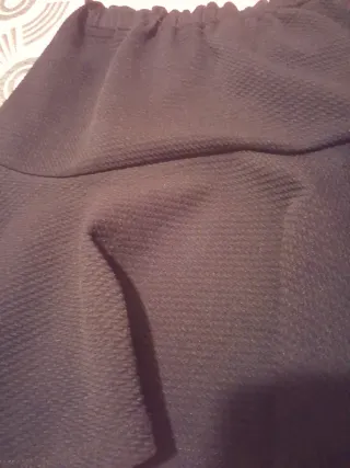 Falda negra. Marca Inside.