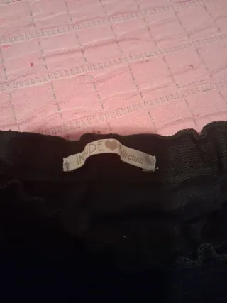 Falda negra. Marca Inside.