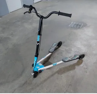 Patinete de 3 ruedas azul