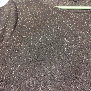 Suéter negro con hilo dorado Talla 48