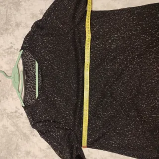 Suéter negro con hilo dorado Talla 48