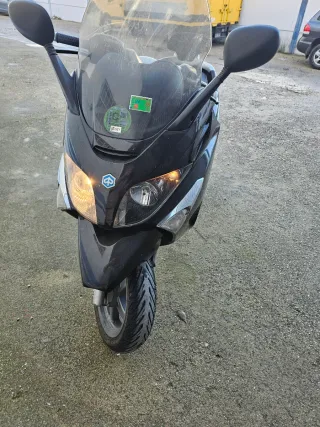 Piaggio EVO 125 Scooter
