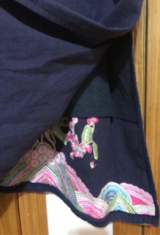 Vestido chino azul bordado flores