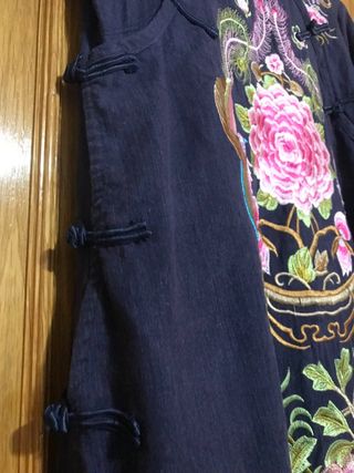 Vestido chino azul bordado flores