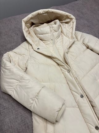 Abrigo plumífero largo beige Hollister