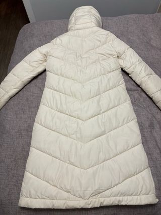Abrigo plumífero largo beige Hollister