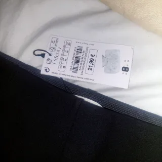 Pantalón negro acampanado