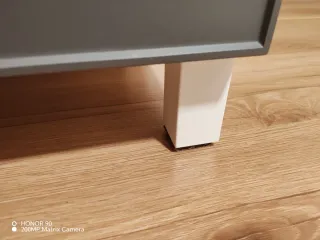 Aparador salón gris y blanco Ikea