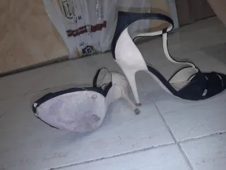 Zapatos de tacón Zara beige y negro