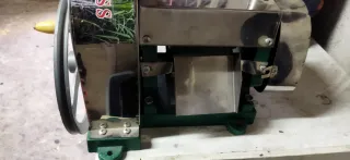 Exprimidor de caña de azúcar manual