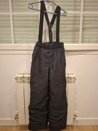 Monos de esquí para niños. Talla 8 y talla 10.
