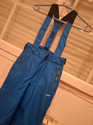 Monos de esquí para niños. Talla 8 y talla 10.