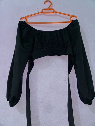 Top negro manga larga crop