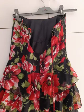 Vestido largo floral negro y rojo Talla S