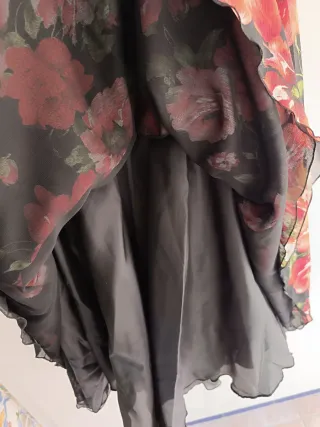 Vestido largo floral negro y rojo Talla S