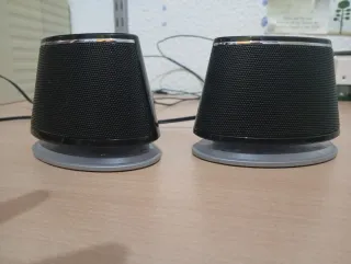 Altavoces Amazon Basics V620 Negros