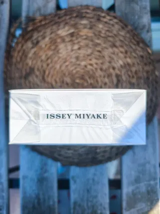 A drop d'Issey Eau de Parfum Fraîche 90ml