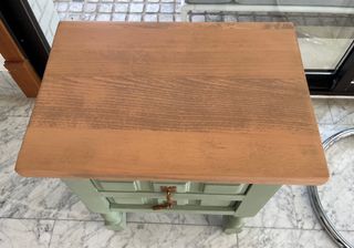 Mesita vintage · Verde oliva · Madera maciza