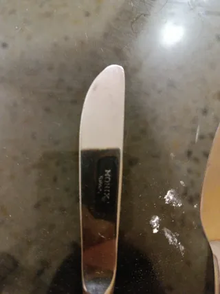 Cubertería de metal plateada y acero inoxidable