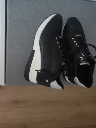 Zapatillas deportivas mujer negras y plateadas