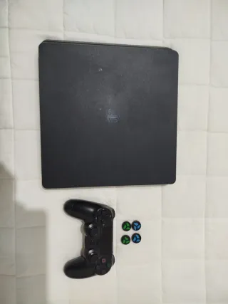 PS4 Negra con Mando y Joysticks
