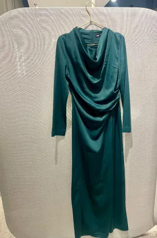 Vestido Zara verde drapeado largo