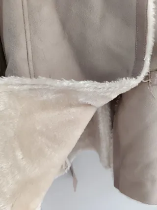 Chaqueta beige con borreguito