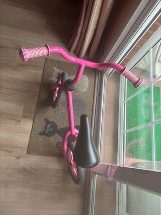 Bicicleta sin pedales rosa