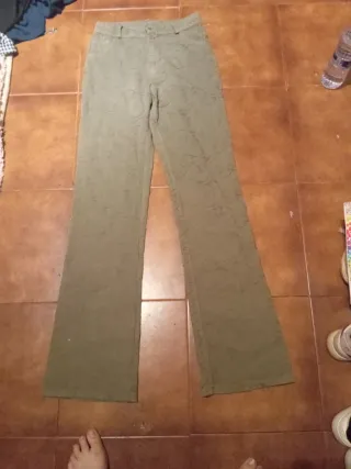 Pantalón verde oliva estampado y nuevo