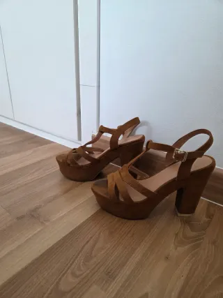 Zapatos de tacón marrón para mujer