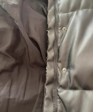 Chaqueta efecto piel negra